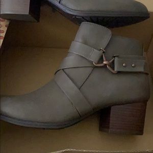 Euro soft booties (never worn)